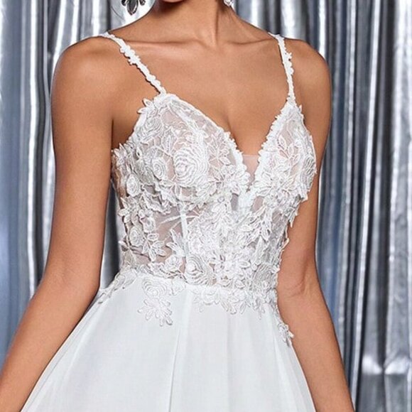 White Women's Elegant Luxurious Embroidery Wedding dress - Picture 7 of 7